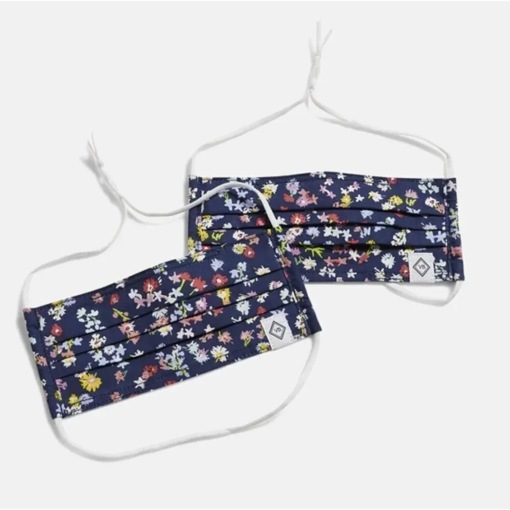 Vera Bradley Face Masks 2 Pack New Scattered Wildflowers Pleated Navy